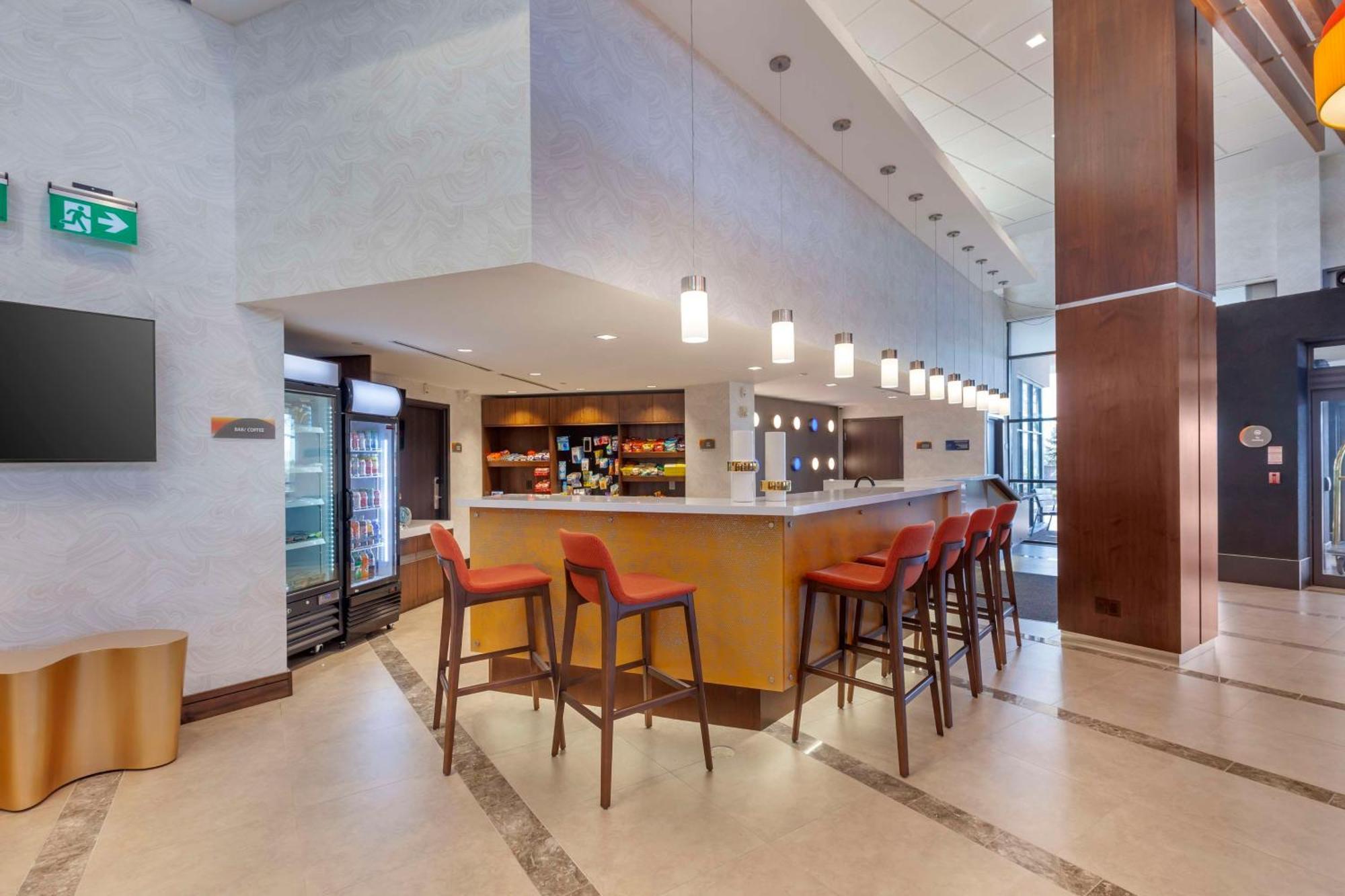 Glo Best Western Mississauga Corporate Centre Exterior photo